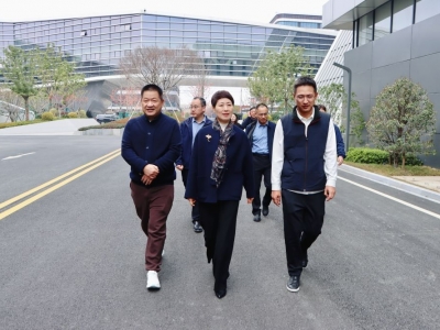 海宁市政协主席杨琳琳一行莅临大工防水科技参观交流